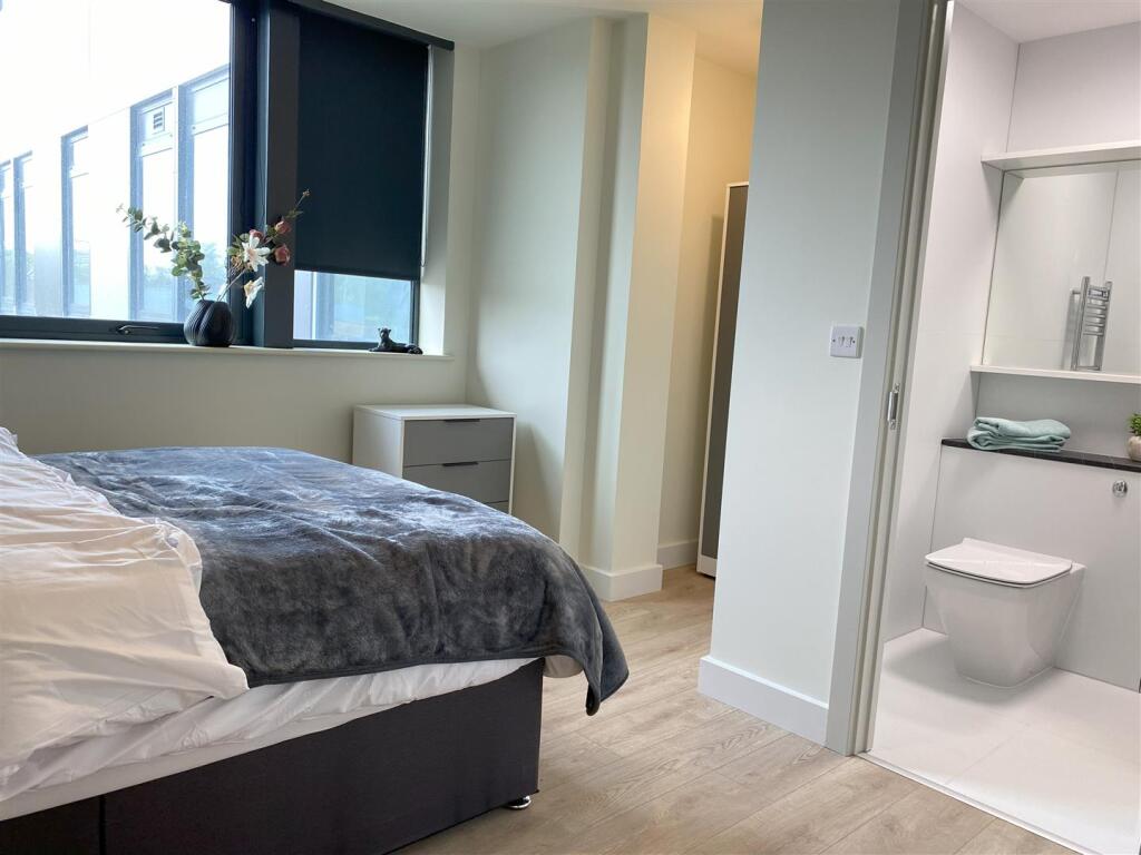 3 bed 1st Floor Flat for rent in West Bromwich. From Samuel & Co - West Bromwich