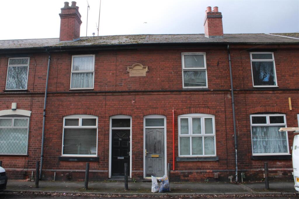 3 bed Mid Terraced House for rent in Darlaston. From Samuel & Co - West Bromwich 3 bed Mid Terraced House for rent in Darlaston. From Samuel & Co - West Bromwich