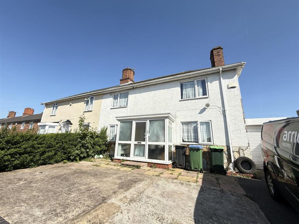 3 bed Semi Detached for rent in West Bromwich. From Samuel & Co - West Bromwich 3 bed Semi Detached for rent in West Bromwich. From Samuel & Co - West Bromwich