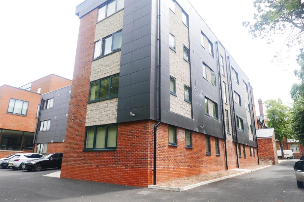 1 bed Detached for rent in Dudley. From Samuel & Co - West Bromwich