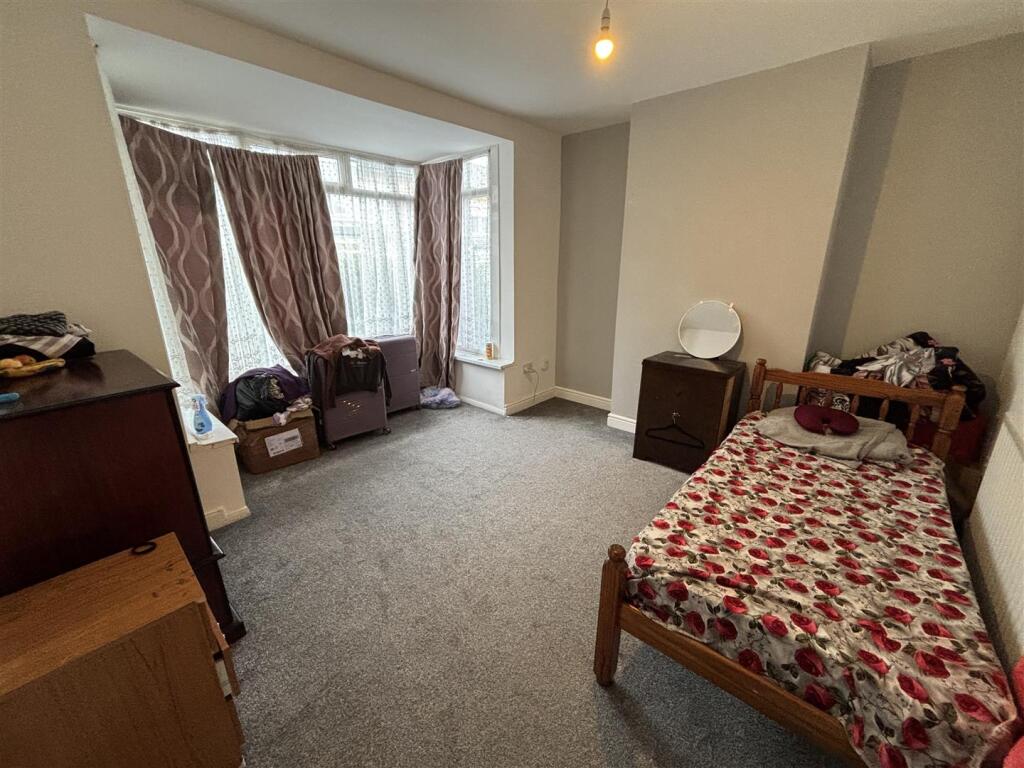 3 bed Detached for rent in Smethwick. From Samuel & Co - West Bromwich 3 bed Detached for rent in Smethwick. From Samuel & Co - West Bromwich