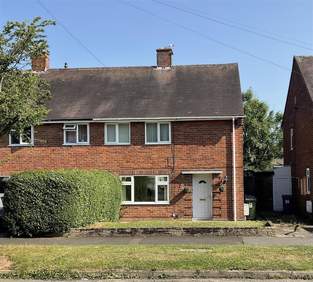 3 bed Mid Terraced House for rent in Lower Penn. From Sanders - Wright & Freeman - Wolverhampton
