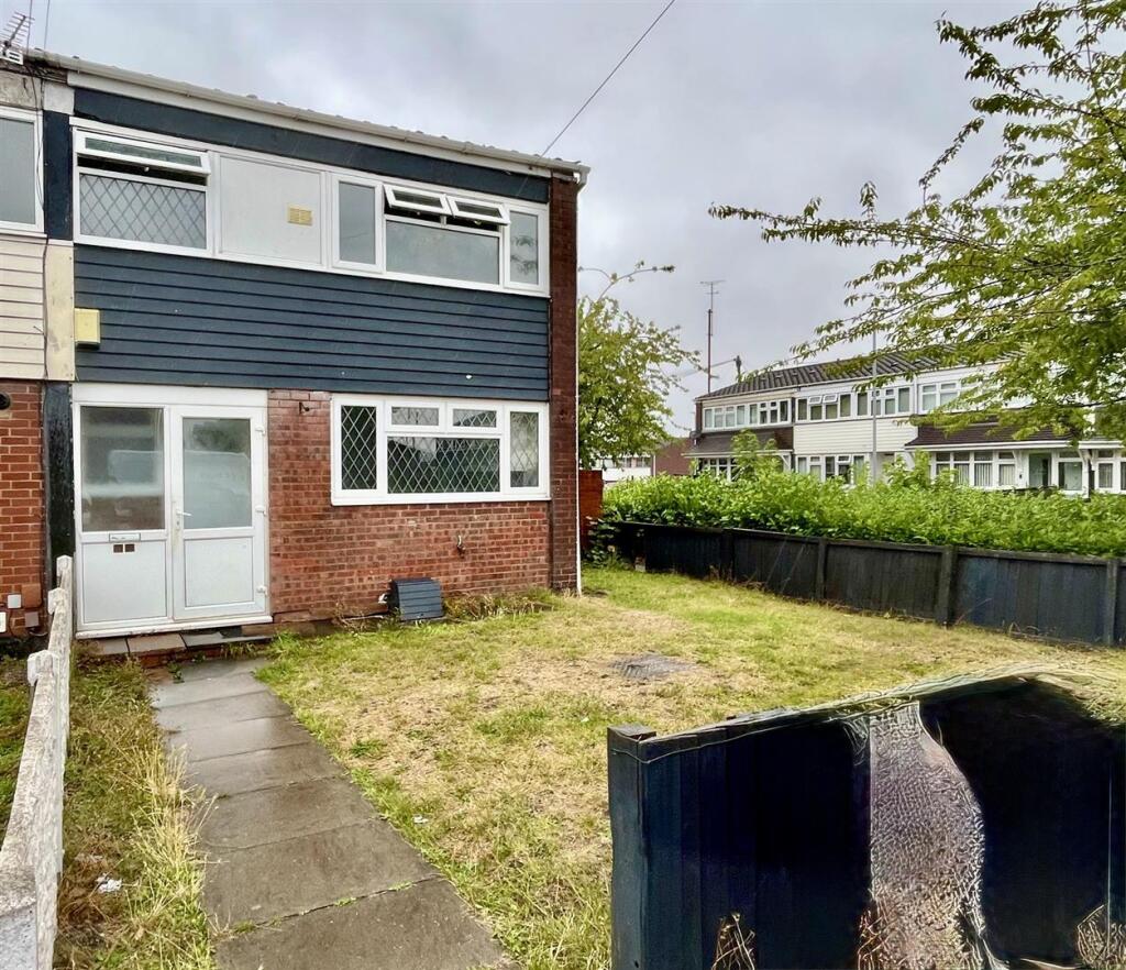 3 bed Mid Terraced House for rent in Willenhall. From Sanders - Wright & Freeman - Wolverhampton
