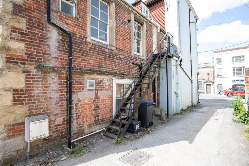 1 bed 1st Floor Flat for rent in Warminster. From Sandoes - Westbury
