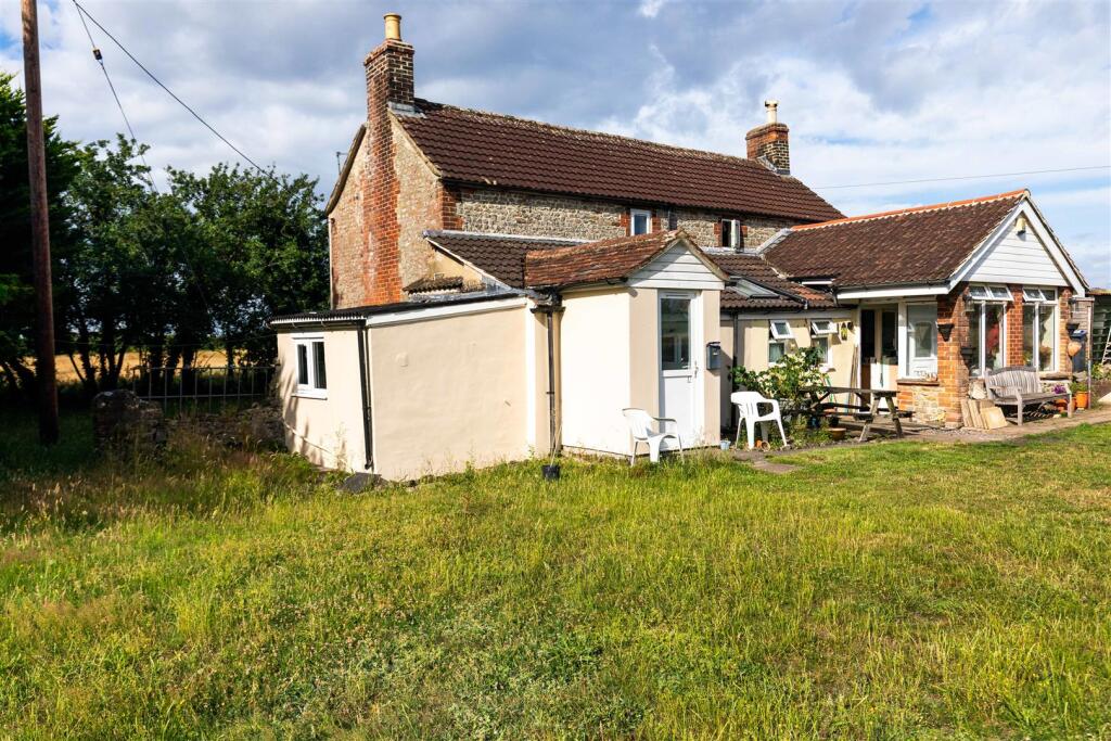 2 bed Detached for rent in Chapmanslade. From Sandoes - Westbury 2 bed Detached for rent in Chapmanslade. From Sandoes - Westbury