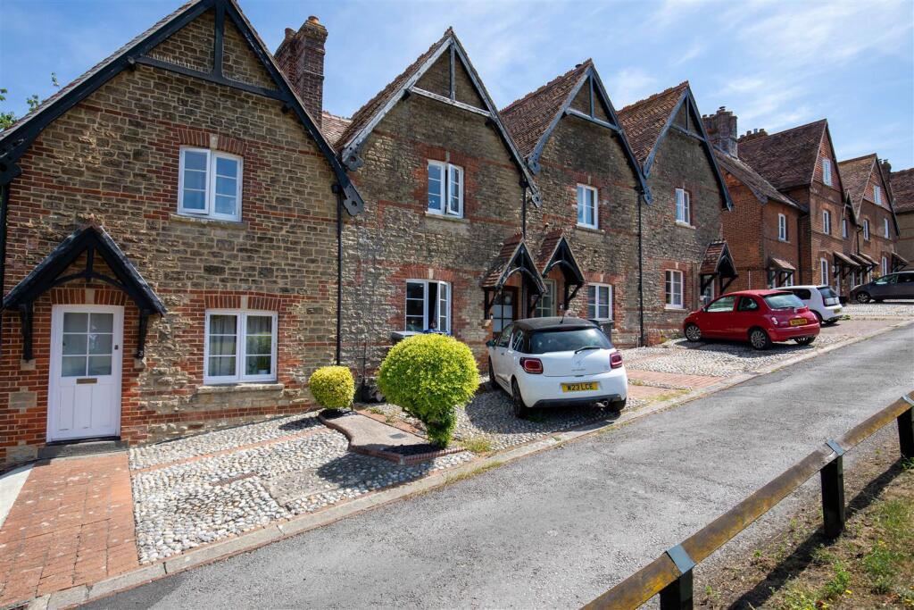 2 bed Mid Terraced House for rent in Westbury. From Sandoes - Westbury 2 bed Mid Terraced House for rent in Westbury. From Sandoes - Westbury
