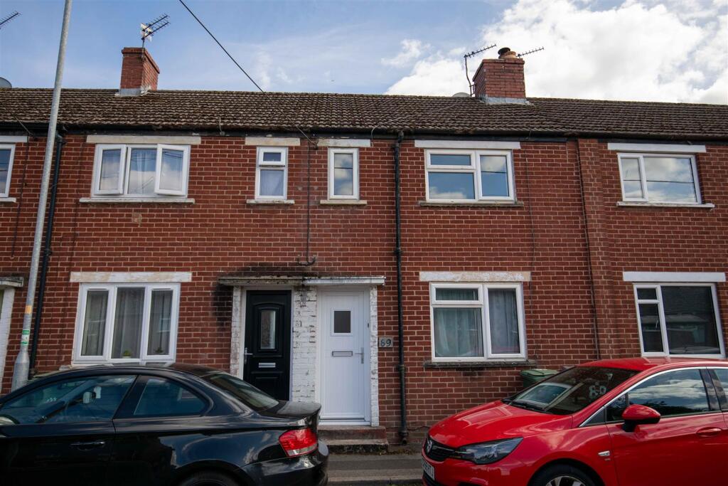 1 bed Mid Terraced House for rent in Westbury. From Sandoes - Westbury