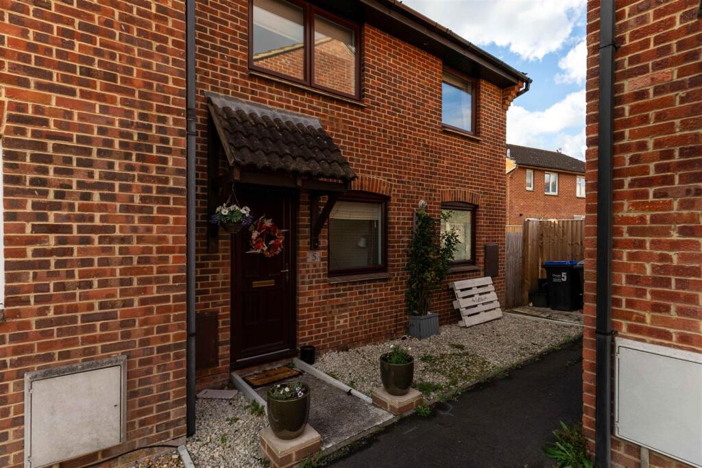 2 bed End of Terrace for rent in Trowbridge. From Sandoes - Westbury 2 bed End of Terrace for rent in Trowbridge. From Sandoes - Westbury