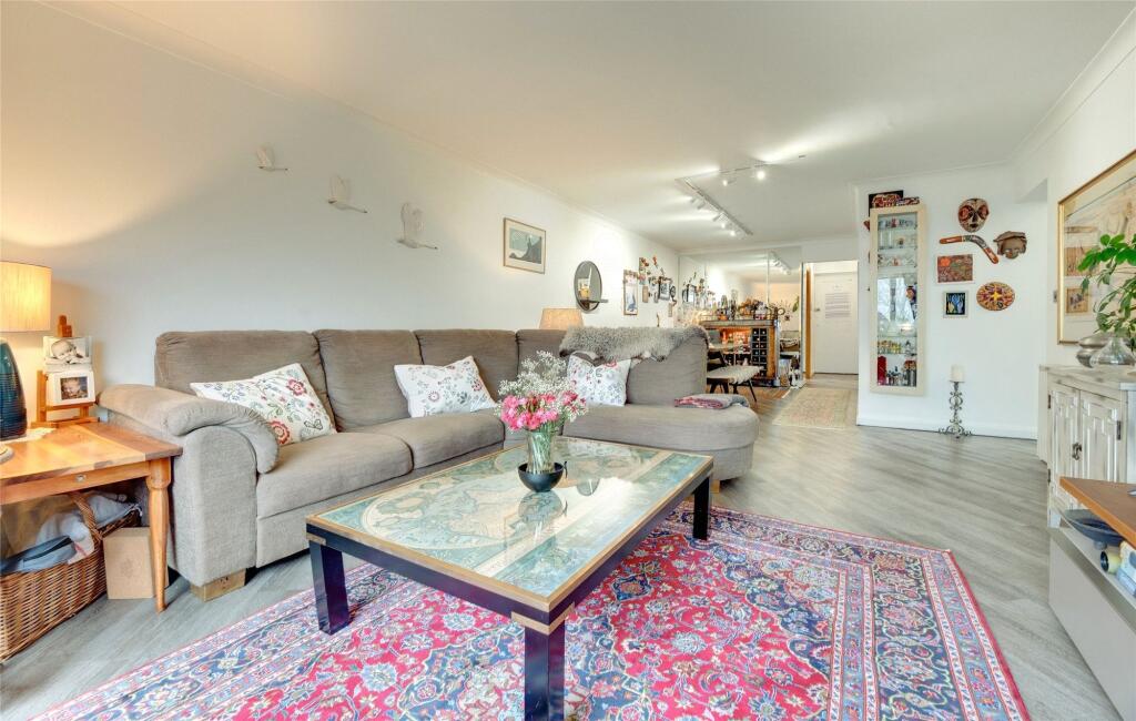 2 bed 1st Floor Flat for rent in Gateshead. From Sarah Mains Residential Sales and Lettings - Low Fell