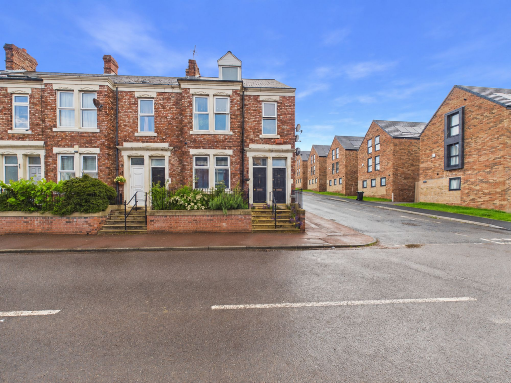 3 bed 1st Floor Flat for rent in Gateshead. From Sarah Mains Residential Sales and Lettings - Low Fell