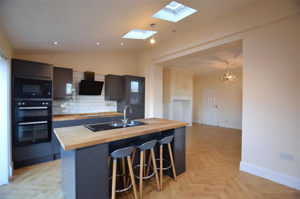 4 bed End of Terrace for rent in Sunniside. From Sarah Mains Residential Sales and Lettings - Whickham