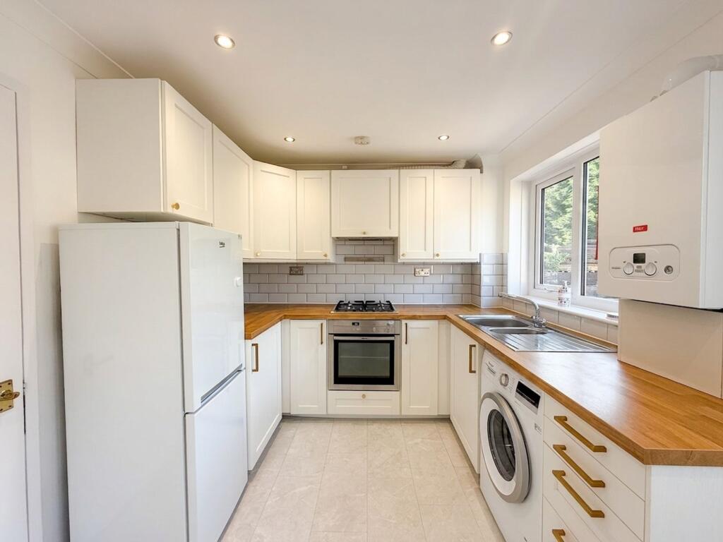 3 bed Mid Terraced House for rent in Sunniside. From Sarah Mains Residential Sales and Lettings - Whickham 3 bed Mid Terraced House for rent in Sunniside. From Sarah Mains Residential Sales and Lettings - Whickham