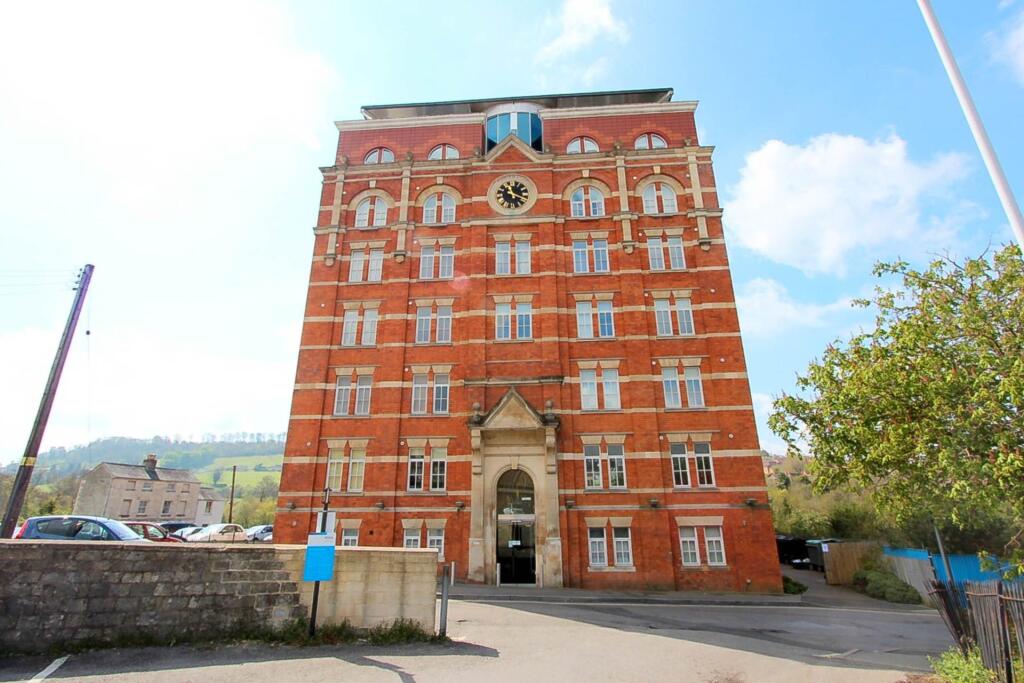 4 bed Studio for rent in Stroud. From Sawyers - Stroud