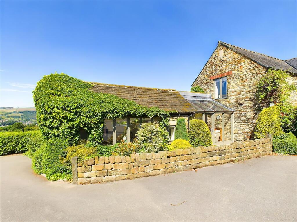 3 bed Country House for rent in Sheffield. From Saxton Mee - Sheffield 3 bed Country House for rent in Sheffield. From Saxton Mee - Sheffield