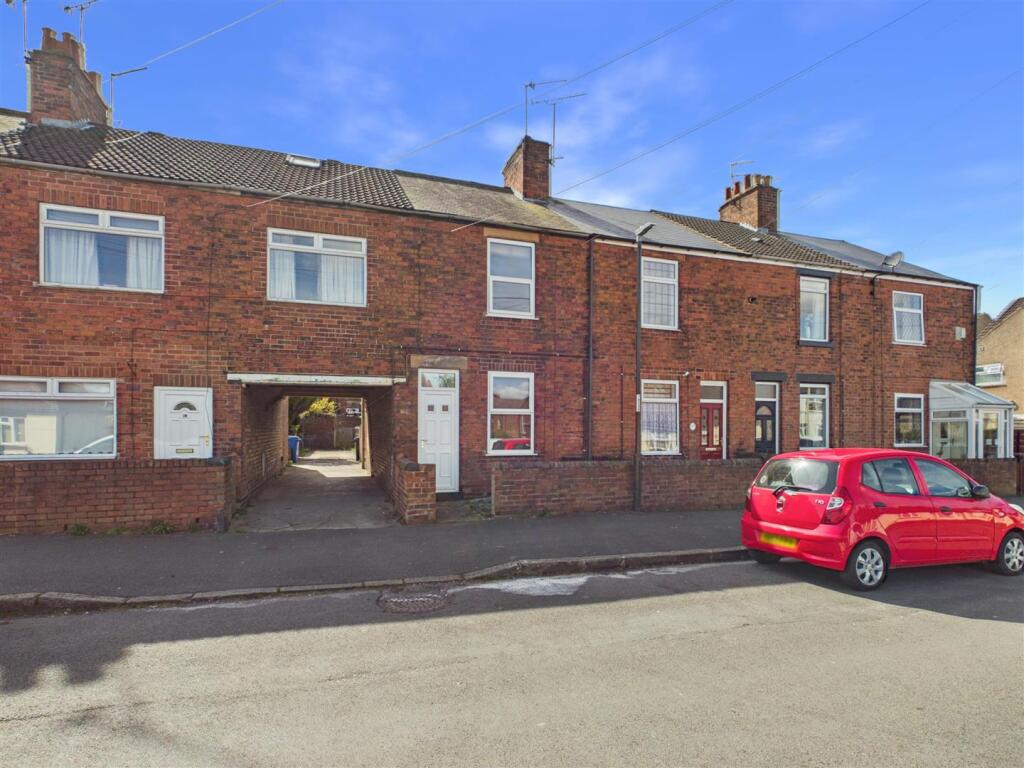 2 bed Mid Terraced House for rent in Upper Newbold. From Saxton Mee - Sheffield