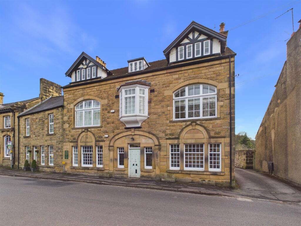 3 bed Penthouse for rent in Eyam. From Saxton Mee - Sheffield