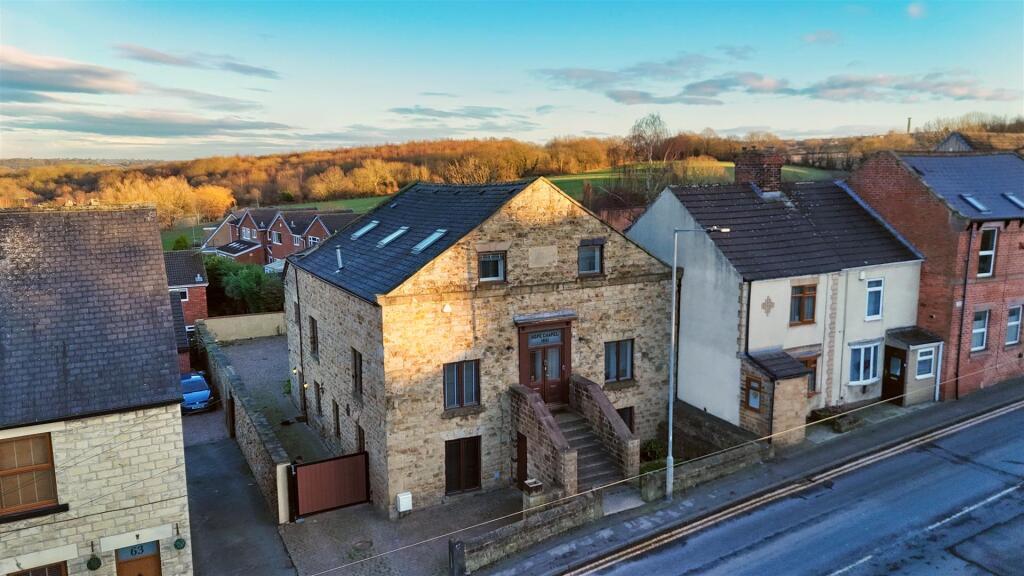 5 bed Town House for rent in Rotherham. From Saxton Mee - Sheffield 5 bed Town House for rent in Rotherham. From Saxton Mee - Sheffield