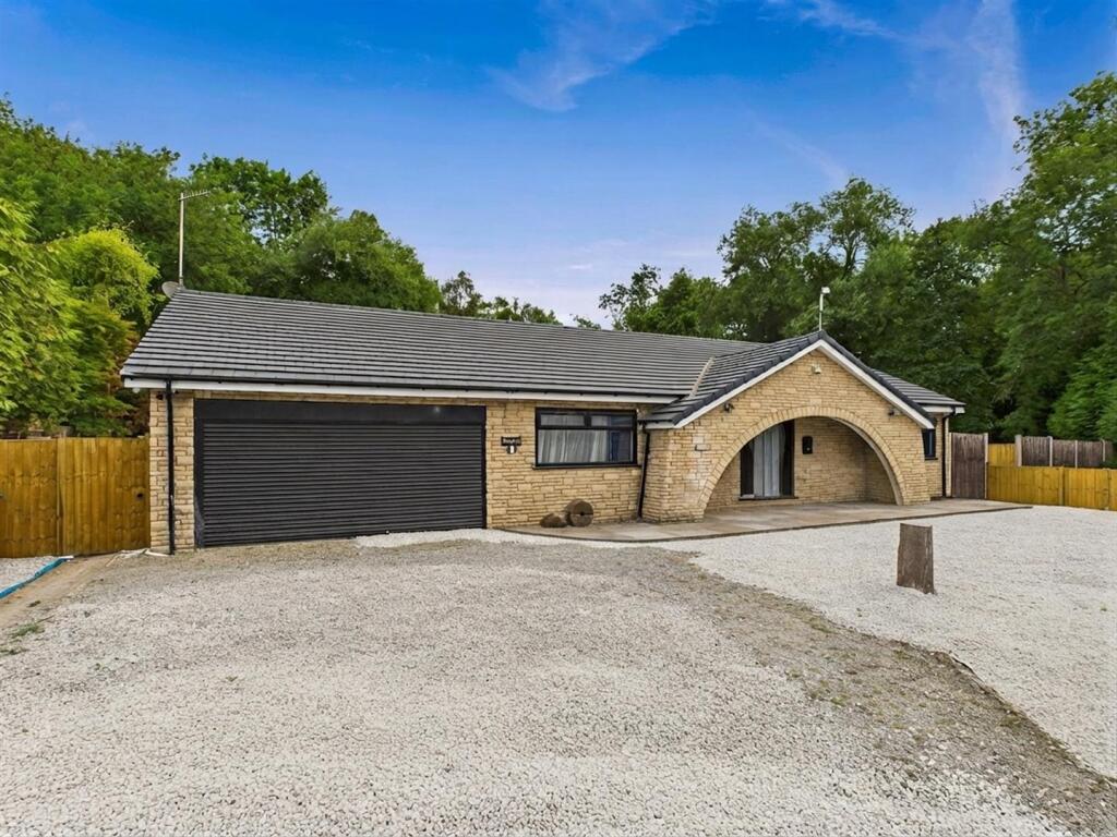 5 bed Bungalow for rent in Dronfield. From Saxton Mee - Sheffield