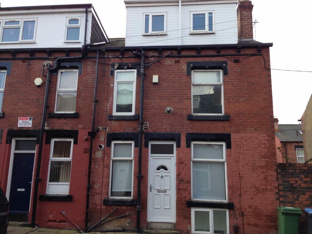 3 bed Mid Terraced House for rent in Leeds. From sbliving - Leeds