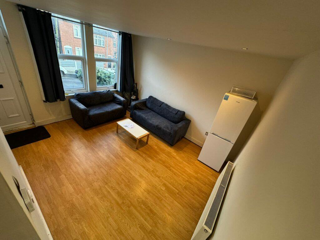 3 bed Mid Terraced House for rent in Horsforth. From sbliving - Leeds 3 bed Mid Terraced House for rent in Horsforth. From sbliving - Leeds