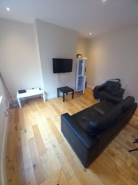 3 bed Mid Terraced House for rent in Leeds. From sbliving - Leeds