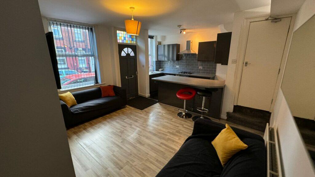 3 bed Mid Terraced House for rent in Leeds. From sbliving - Leeds