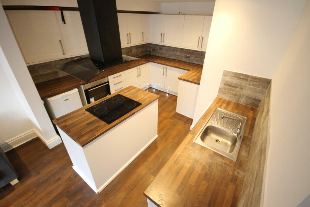 7 bed Semi Detached for rent in Leeds. From sbliving - Leeds