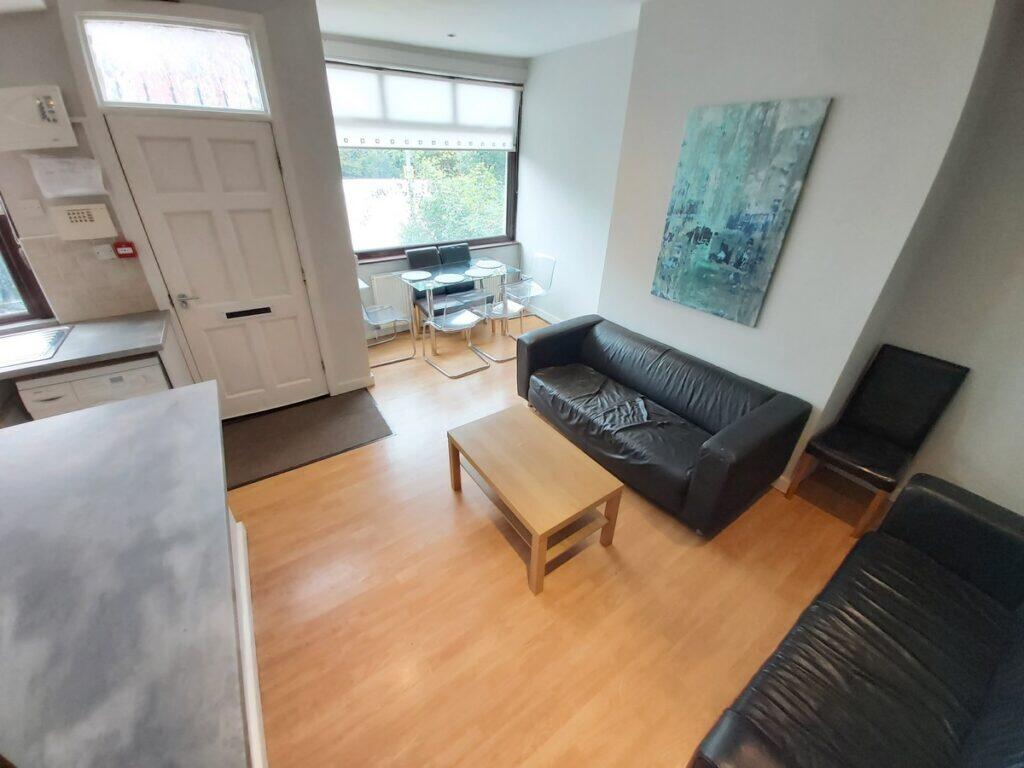 3 bed Mid Terraced House for rent in Leeds. From sbliving - Leeds