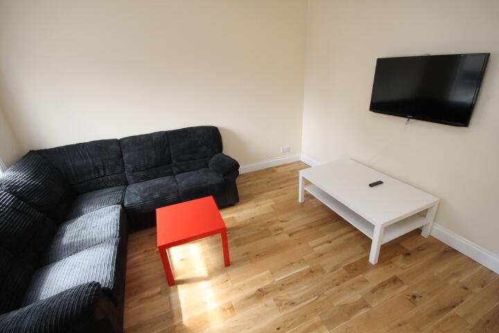 5 bed Mid Terraced House for rent in Leeds. From sbliving - Leeds