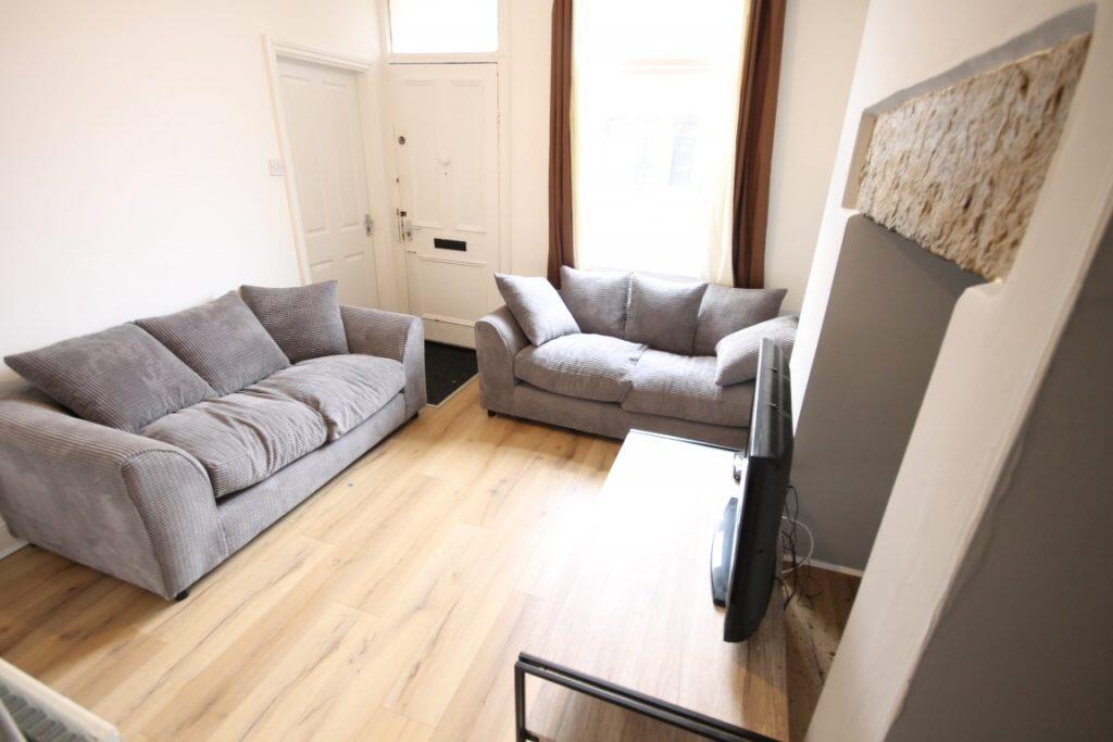 5 bed Mid Terraced House for rent in Leeds. From sbliving - Leeds