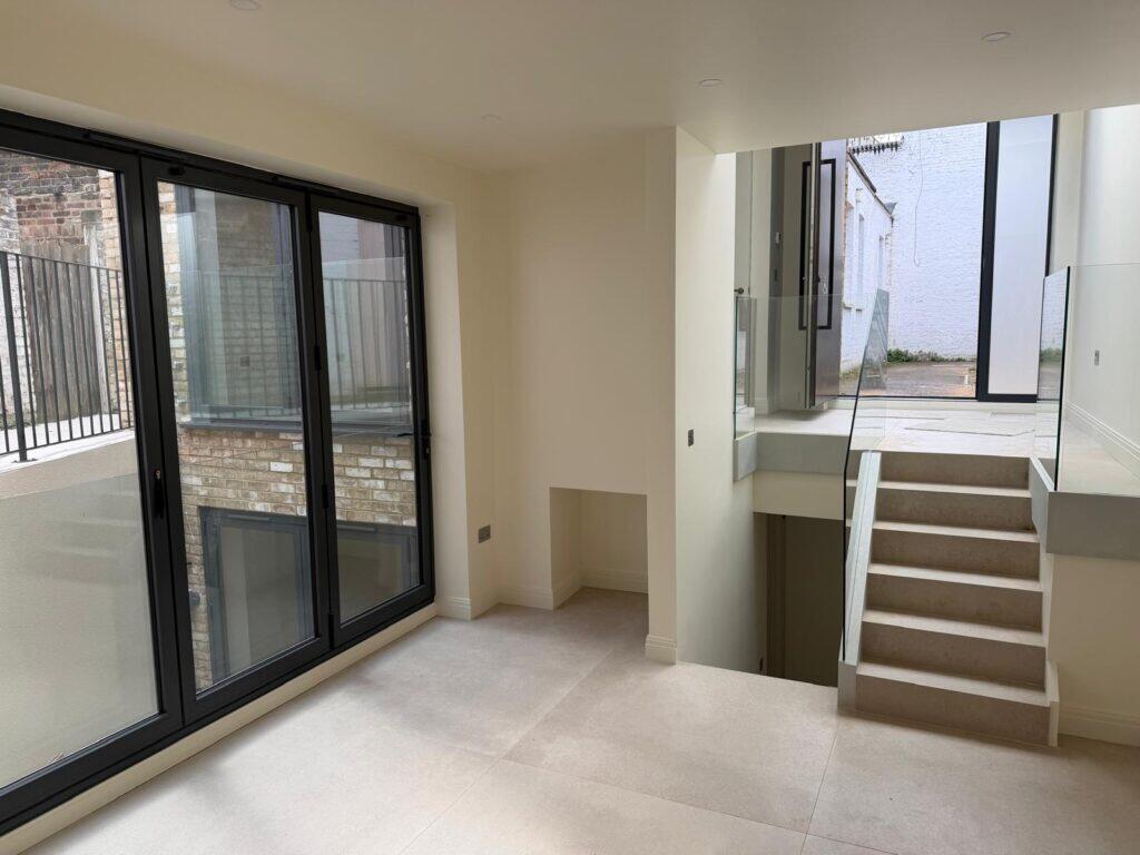 2 bed Mid Terraced House for rent in Chelsea. From sbliving - Leeds