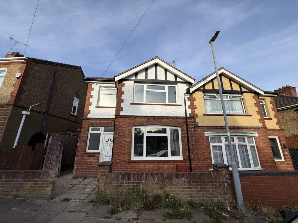 3 bed Semi Detached for rent in Cockernhoe. From sbliving - Leeds 3 bed Semi Detached for rent in Cockernhoe. From sbliving - Leeds