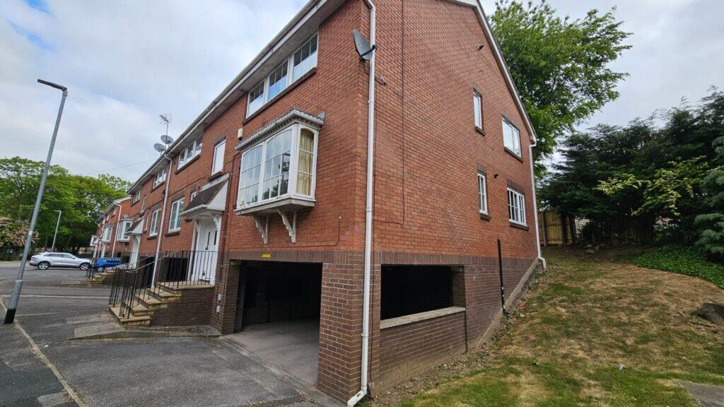 2 bed Apartment for rent in Shadwell. From sbliving - Leeds