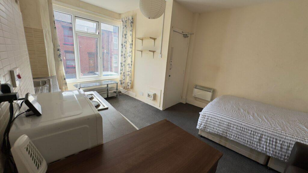 4 bed Studio for rent in Leeds. From sbliving - Leeds 4 bed Studio for rent in Leeds. From sbliving - Leeds