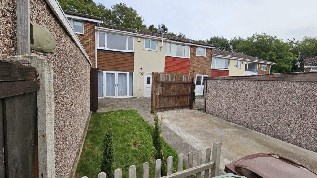 3 bed Mid Terraced House for rent in Swillington Common. From sbliving - Leeds 3 bed Mid Terraced House for rent in Swillington Common. From sbliving - Leeds