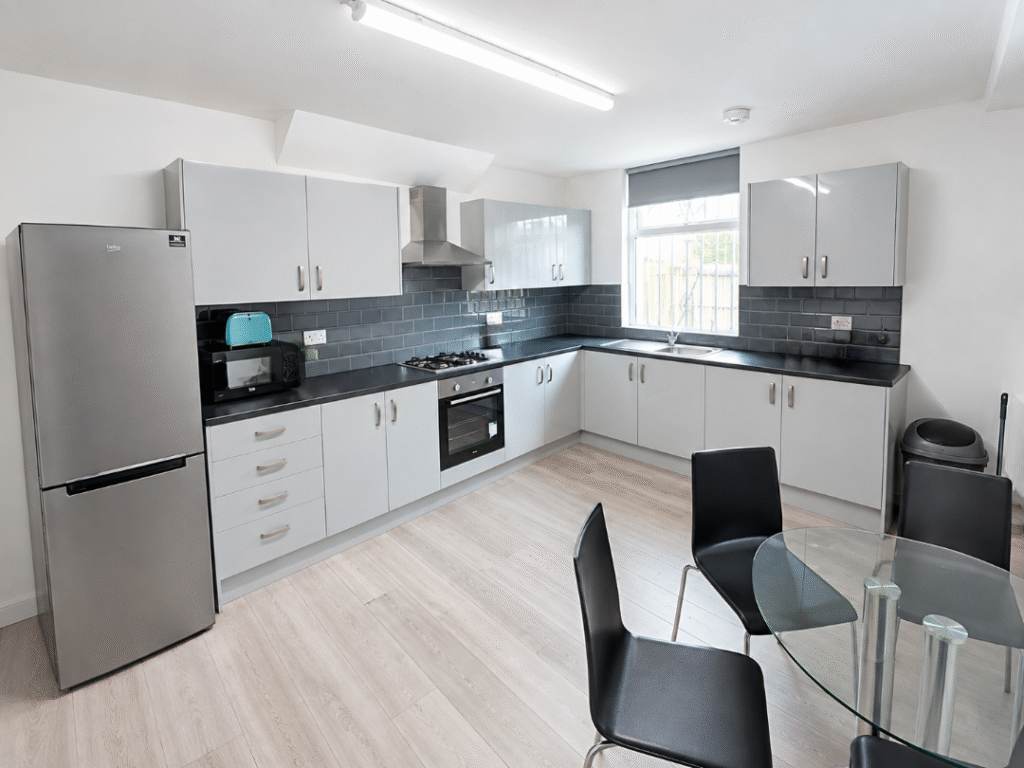 5 bed End of Terrace for rent in Leeds. From sbliving - Leeds