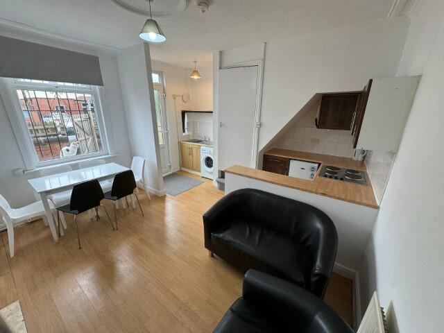3 bed Mid Terraced House for rent in Leeds. From sbliving - Leeds 3 bed Mid Terraced House for rent in Leeds. From sbliving - Leeds