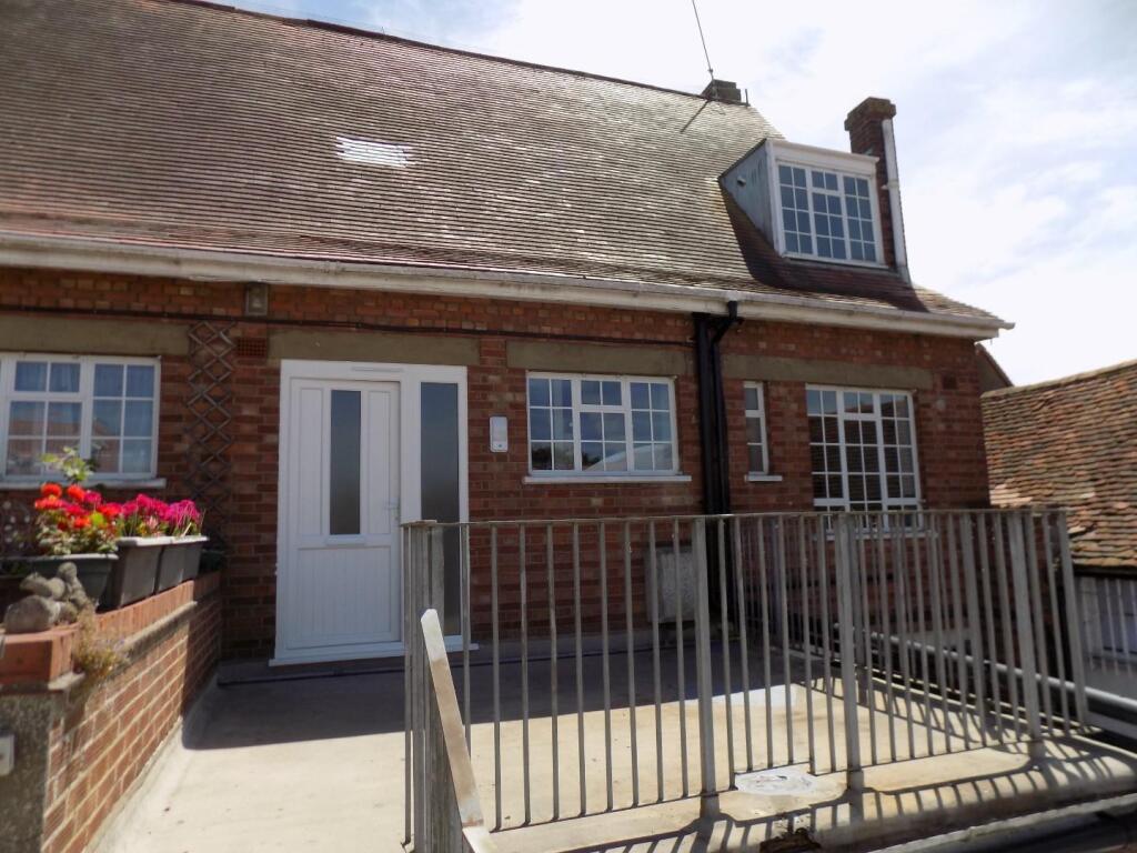 2 bed 1st Floor Flat for rent in Halstead. From Scott Maddison - Halstead