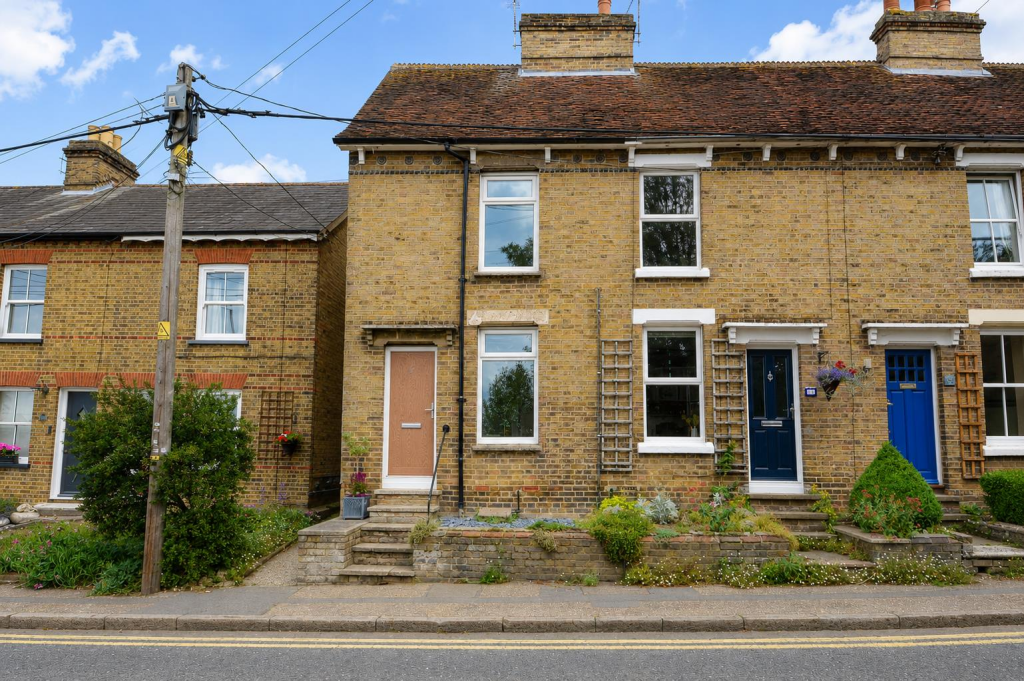 2 bed End of Terrace for rent in Halstead. From Scott Maddison - Halstead 2 bed End of Terrace for rent in Halstead. From Scott Maddison - Halstead