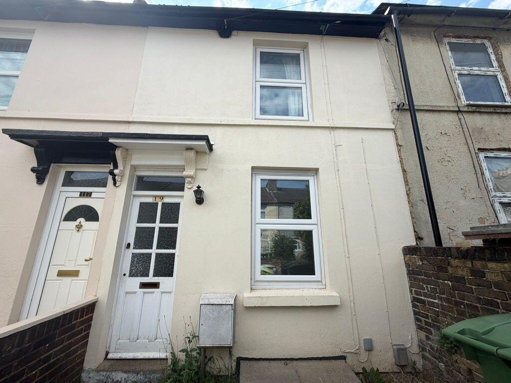 3 bed Mid Terraced House for rent in Boxley. From Sibley Pares LLP - Maidstone 3 bed Mid Terraced House for rent in Boxley. From Sibley Pares LLP - Maidstone