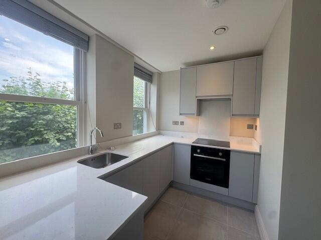 3 bed 1st Floor Flat for rent in Boxley. From Sibley Pares LLP - Maidstone 3 bed 1st Floor Flat for rent in Boxley. From Sibley Pares LLP - Maidstone