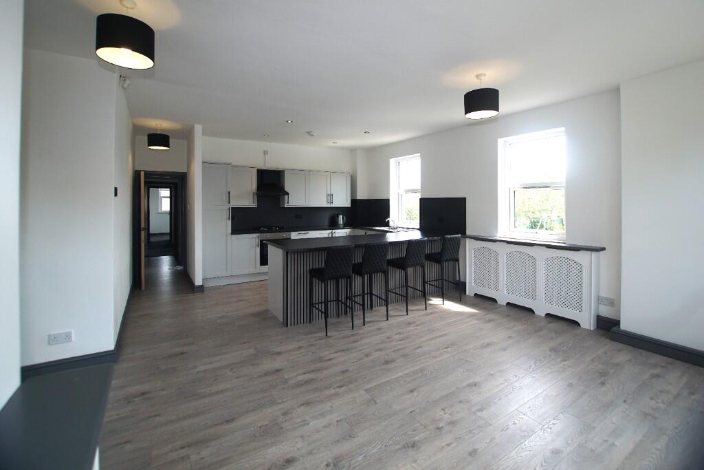 3 bed Apartment for rent in Dinting Vale. From Simple Lettings and Sales - Glossop