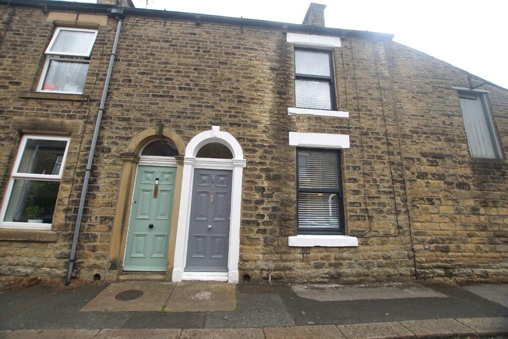 3 bed Mid Terraced House for rent in Glossop. From Simple Lettings and Sales - Glossop