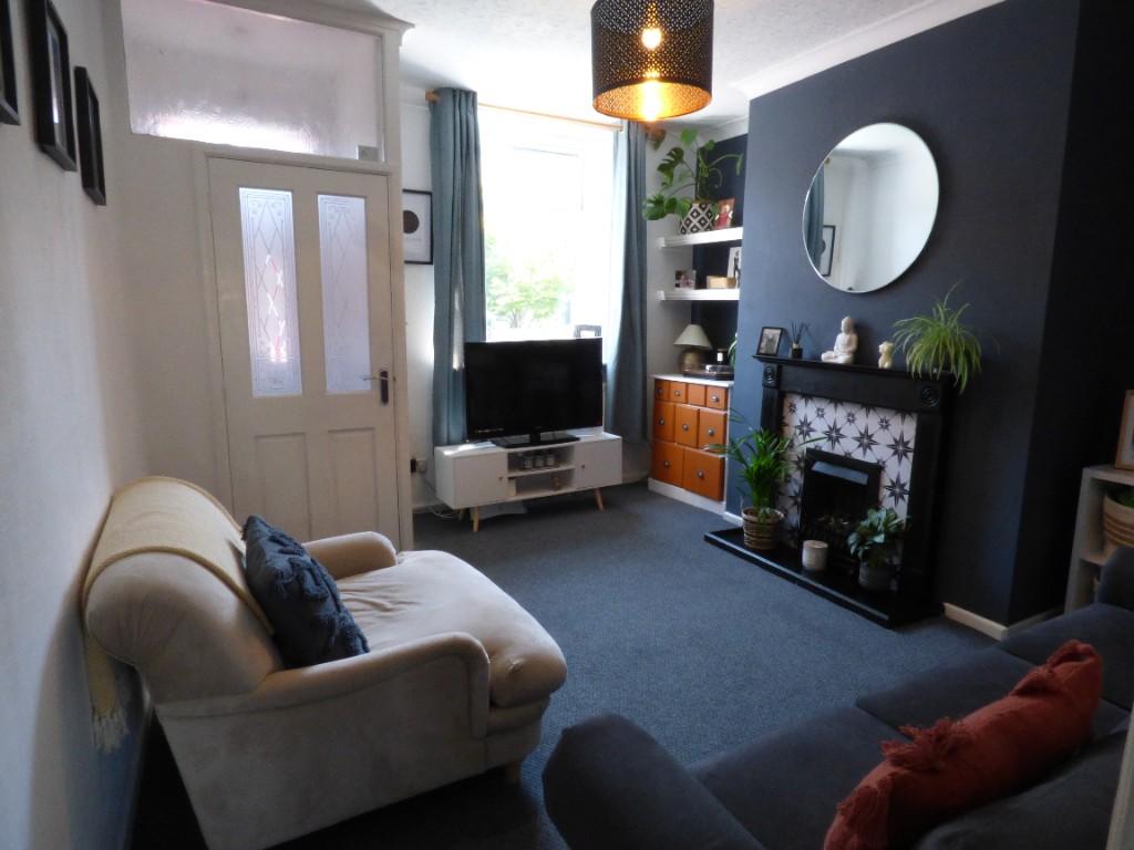 2 bed Mid Terraced House for rent in Glossop. From Simple Lettings and Sales - Glossop