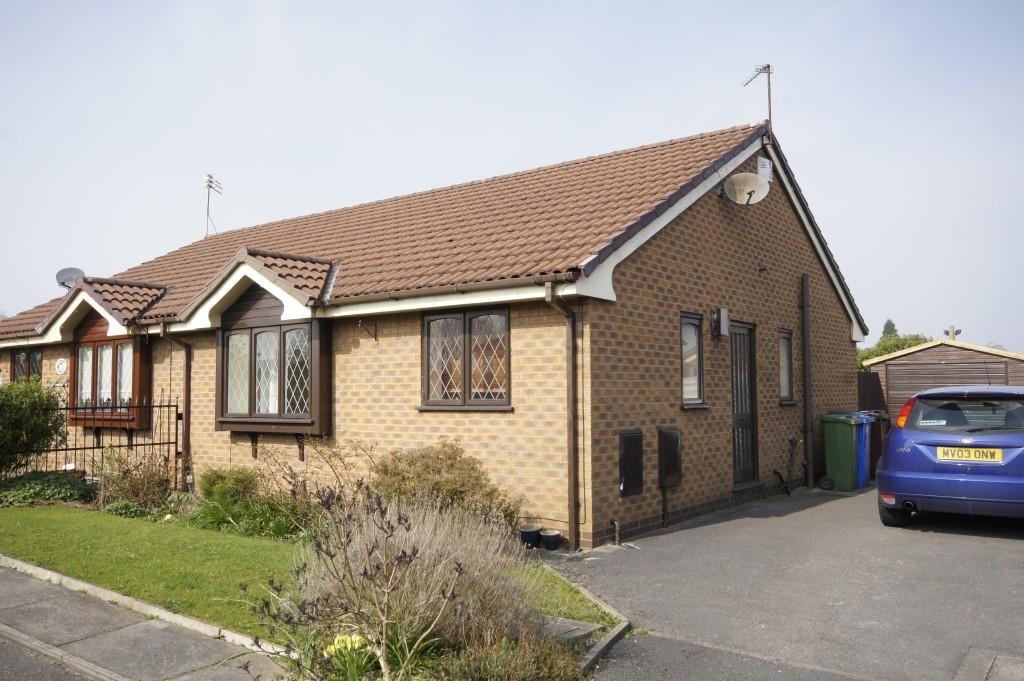2 bed Semi-detached bungalow for rent in Denton. From Simple Lettings and Sales - Glossop 2 bed Semi-detached bungalow for rent in Denton. From Simple Lettings and Sales - Glossop