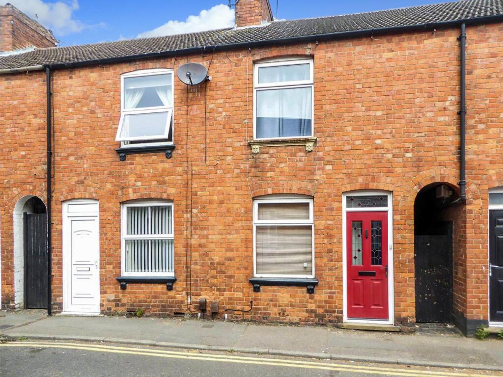 3 bed Mid Terraced House for rent in Kettering. From Simpson & Partners - Kettering