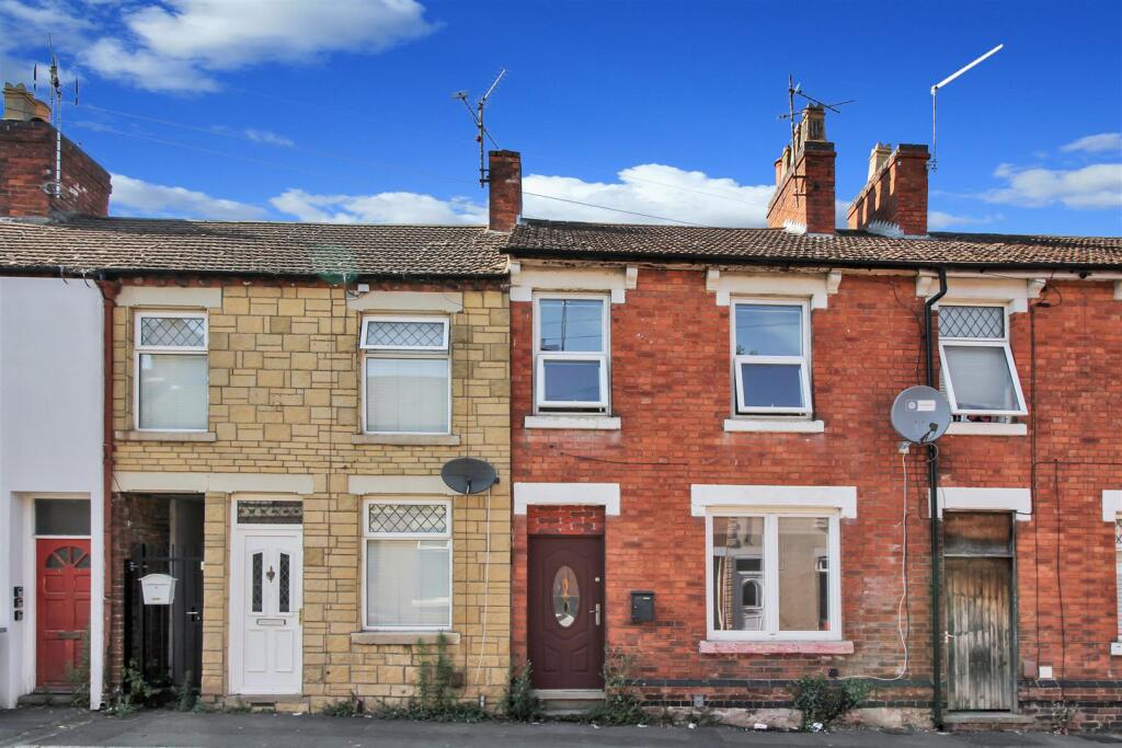 3 bed Mid Terraced House for rent in Kettering. From Simpson & Partners - Kettering