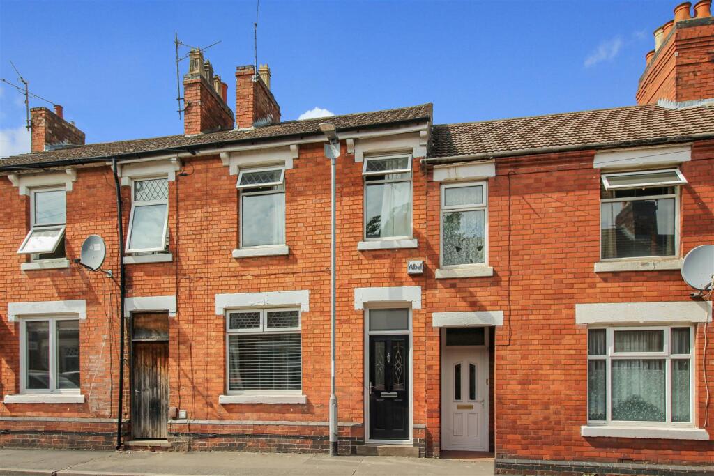 3 bed Mid Terraced House for rent in Kettering. From Simpson & Partners - Kettering