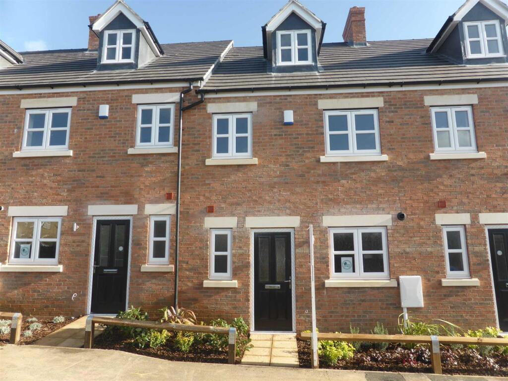 3 bed Town House for rent in Burton Latimer. From Simpson & Partners - Kettering 3 bed Town House for rent in Burton Latimer. From Simpson & Partners - Kettering