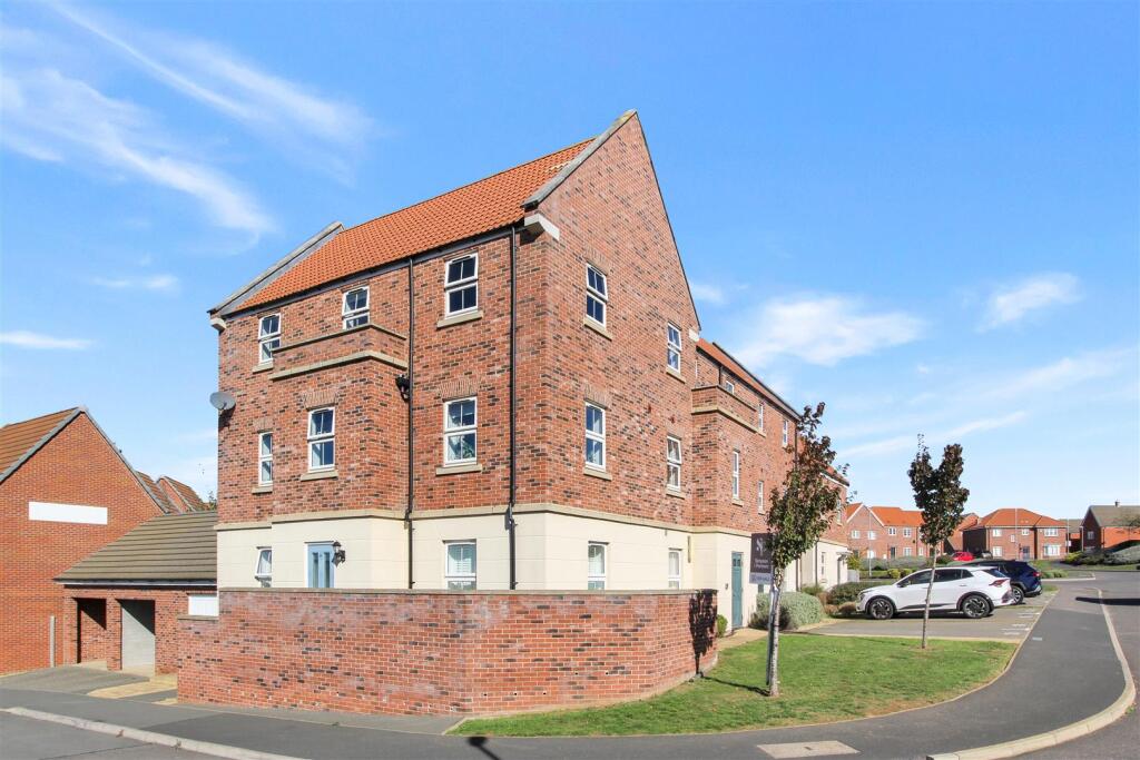 2 bed 1st Floor Flat for rent in Burton Latimer. From Simpson & Partners - Kettering